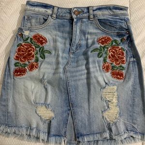 Denim skirt with flower print